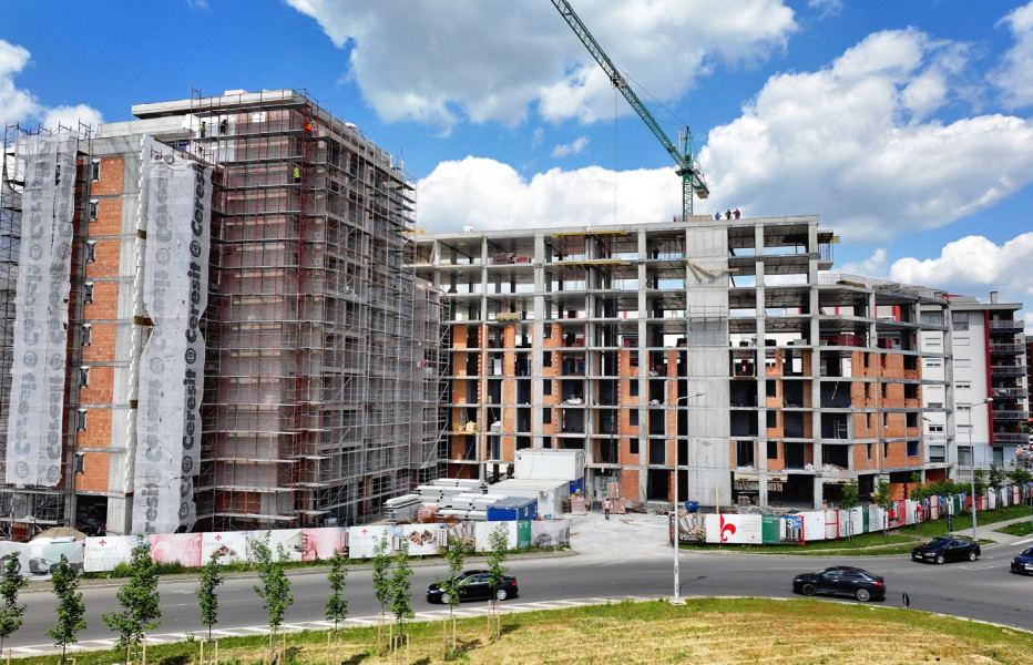 Ein Immobilienprojekt in Rumänien während der Bauphase.